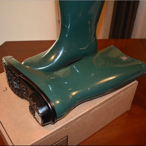 UGG Shaye Boot - Picture 3 of 8